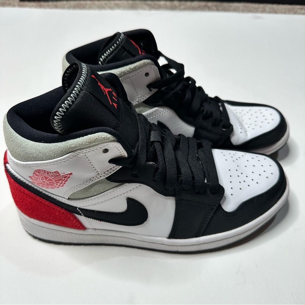 Nike Women's Jordan 1 sneakers - Black, White, Red Size 7
